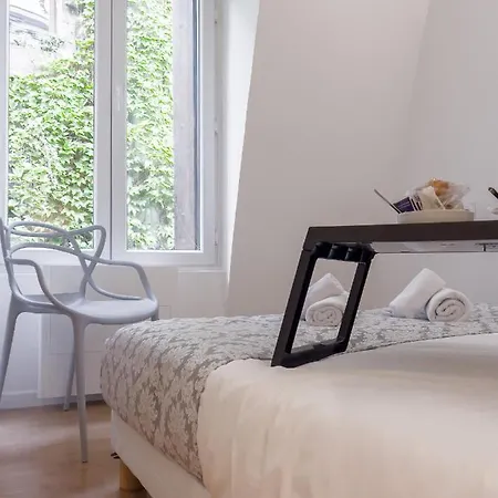 Diane 100 M Du Apartment