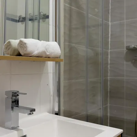 Apartment Diane 100 M Du